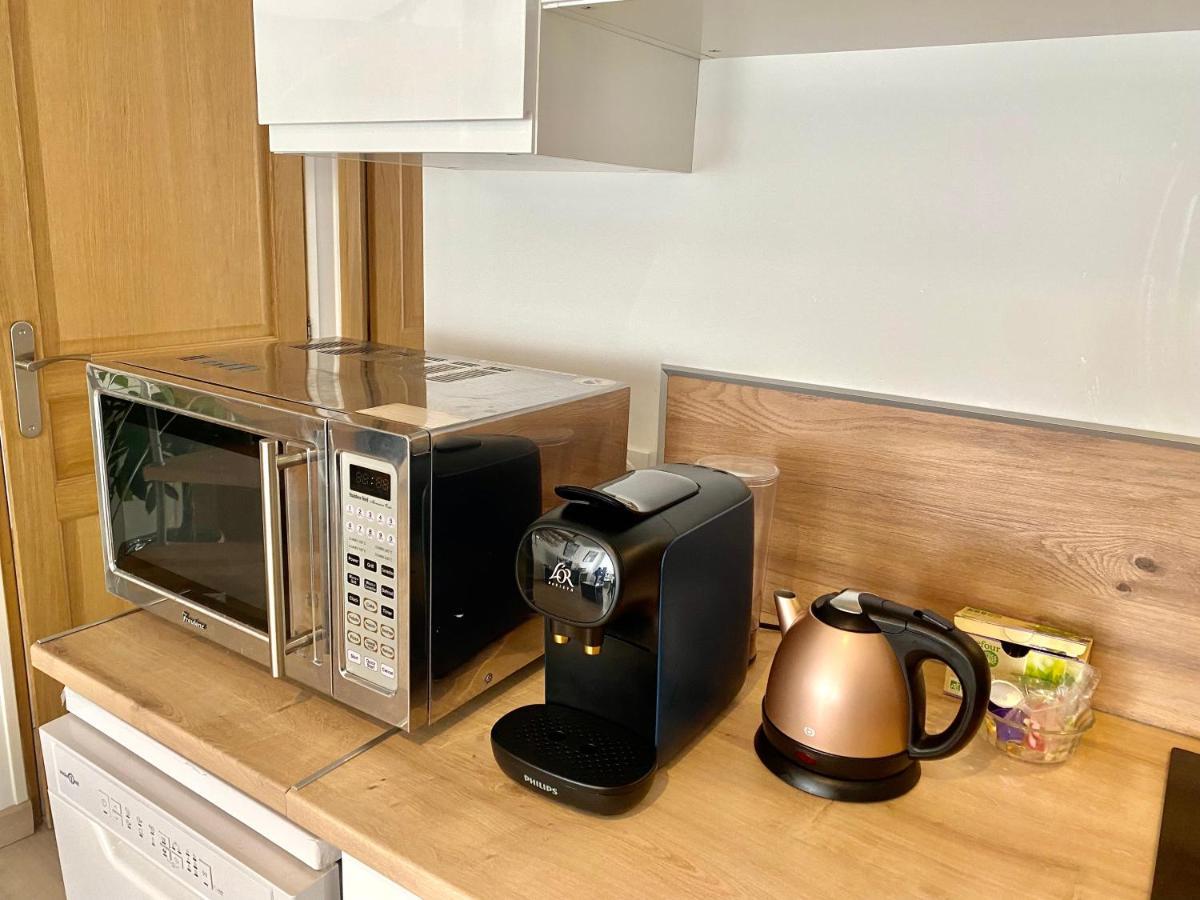 Leonard, Comme A La Maison - Vieux Appartement